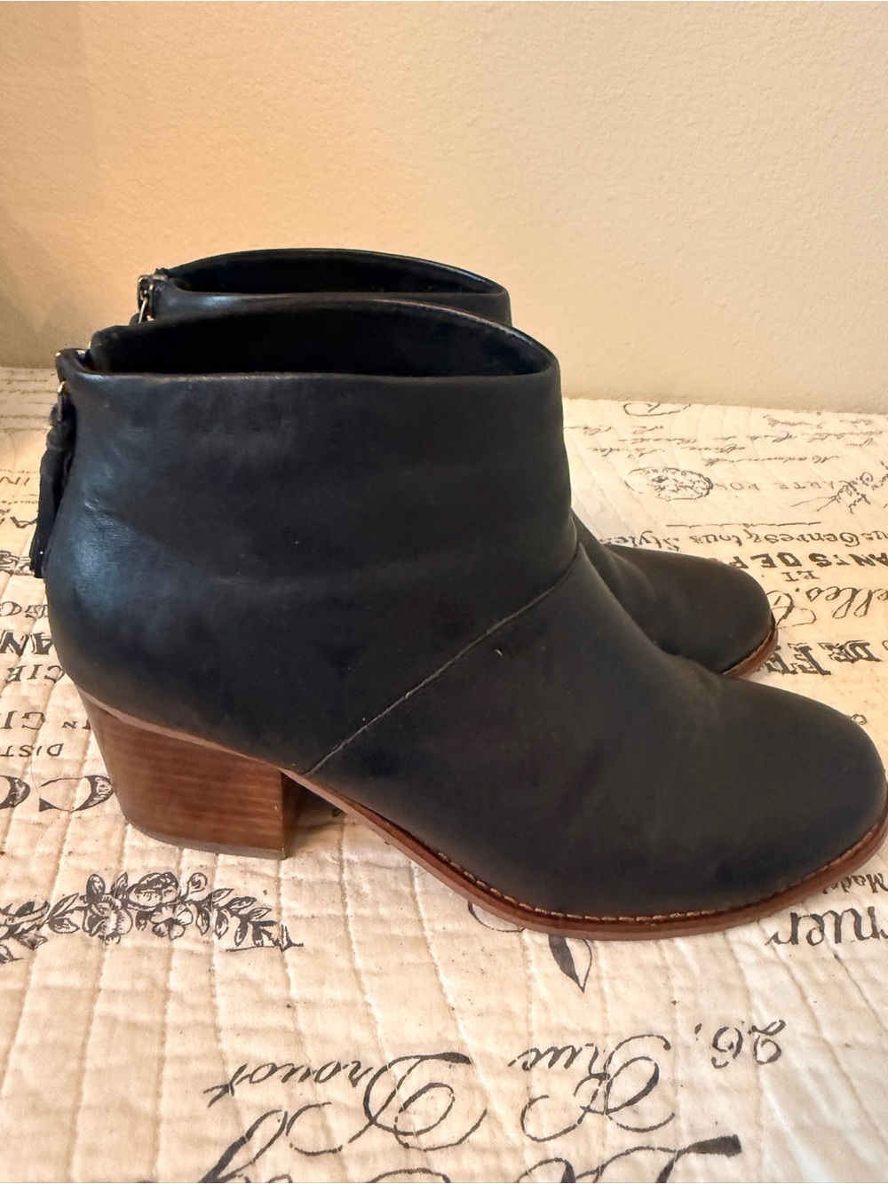 Toms Black Leather Ankle Booties with Block Heel Size 8